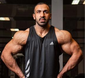 آریا آرین‌خو