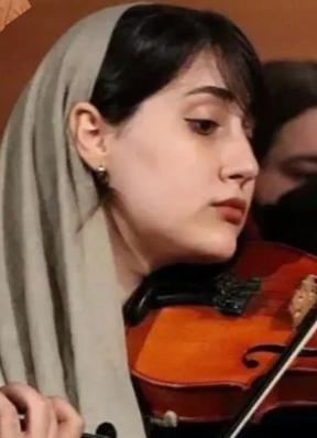 صنم پوربابایی