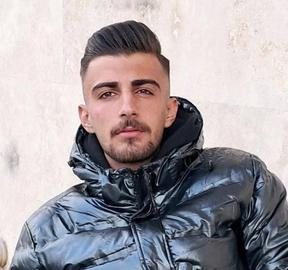 اشکان رستمی حصوری